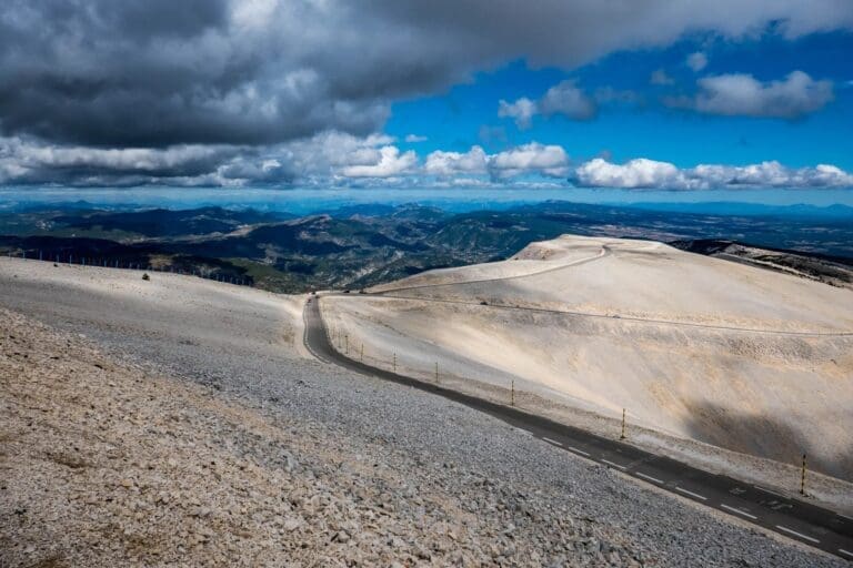 Montbrun cyclo Le Mont Ventoux depuis Montbrun les Bains — Le Hameau des Oliviers à Vaison-la-Romaine
