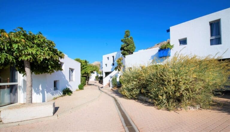 Hebergements 1 — Le Village des Gréements à Marseille, îles du Frioul