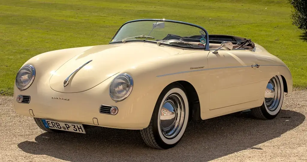 Porsche 356 A Speedster de collection, couleur crème, vue de trois quarts